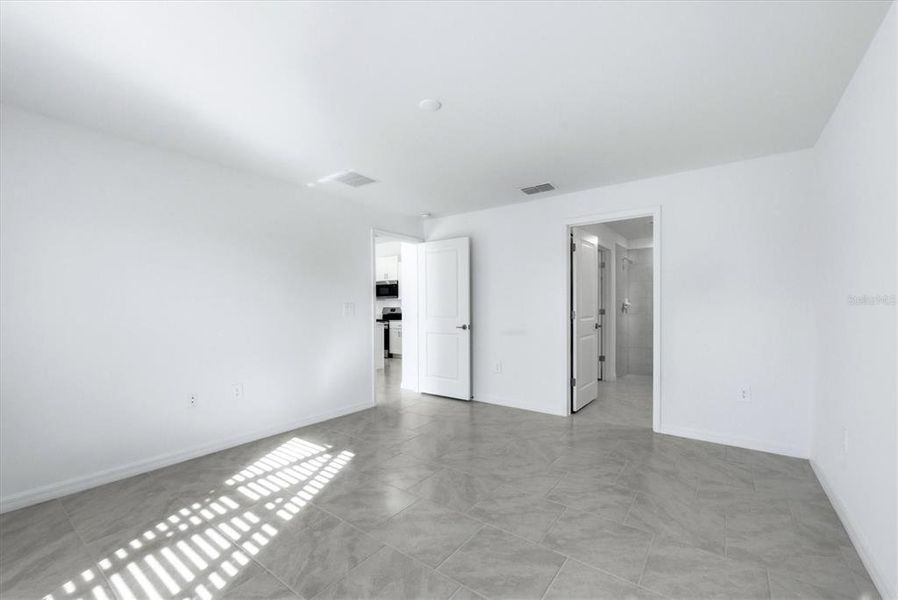 Spacious, unfurnished interior of a new home in Rotonda Lakes, Rotonda West (Image 28).