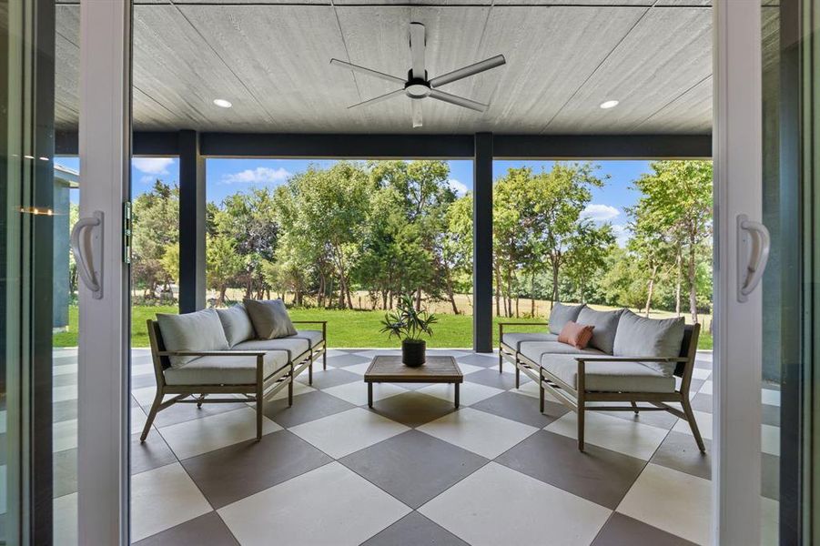 Exterior details and patio area of a home in , Red Oak (Image 4).