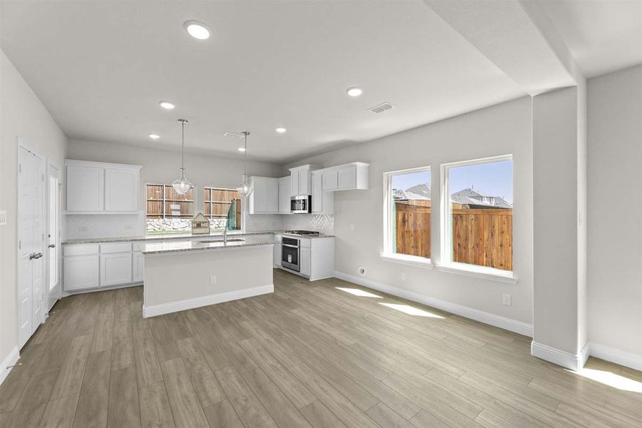 Spacious, unfurnished interior of a new home in Keeneland, Aubrey (Image 22).