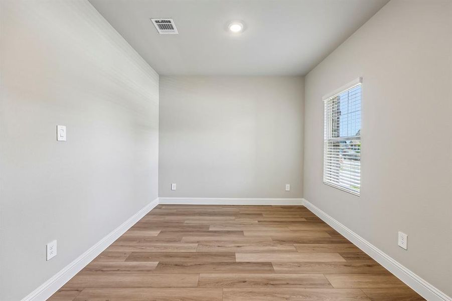 Spacious, unfurnished interior of a new home in Lakehaven - Premier Series, Farmersville (Image 26).