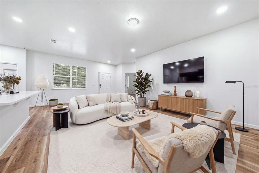 Furnished interior view inside a new home in , Altamonte Springs (Image 7).