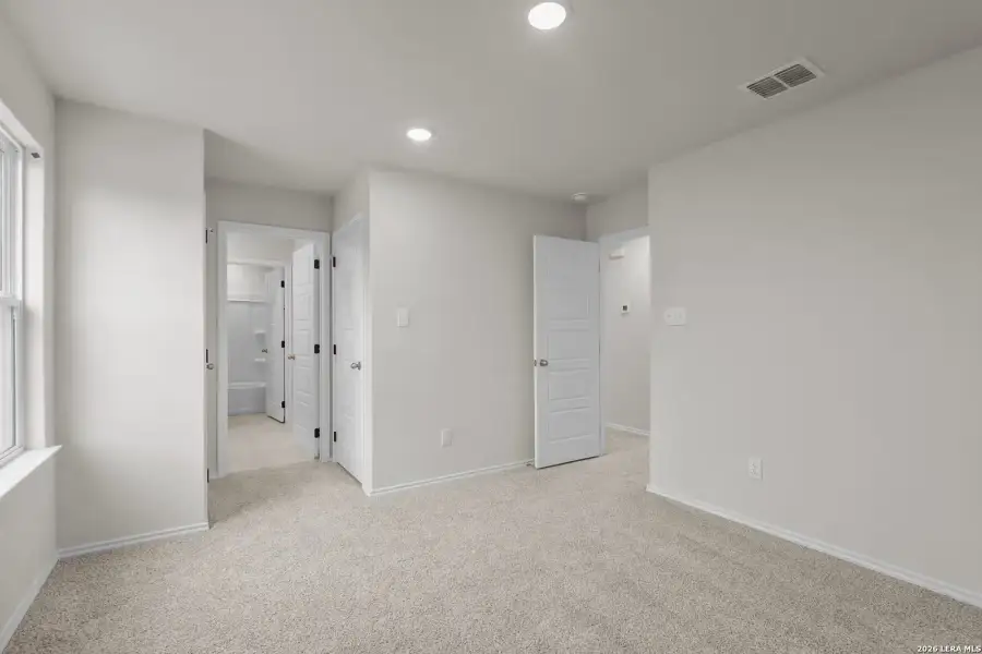 Spacious, unfurnished interior of a new home in Comanche Ridge, San Antonio (Image 16). Spacious, unfurnished interior of a new home in Comanche Ridge, San Antonio (Image 16).