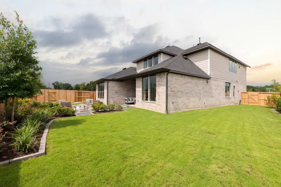 Image 5 representing the Goldeneye by Tri Pointe Homes in Tompkins Reserve, Katy, TX.