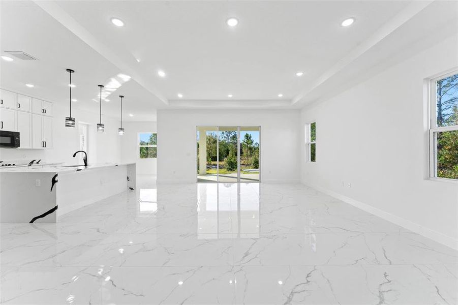 Spacious, unfurnished interior of a new home in , Orlando (Image 33).