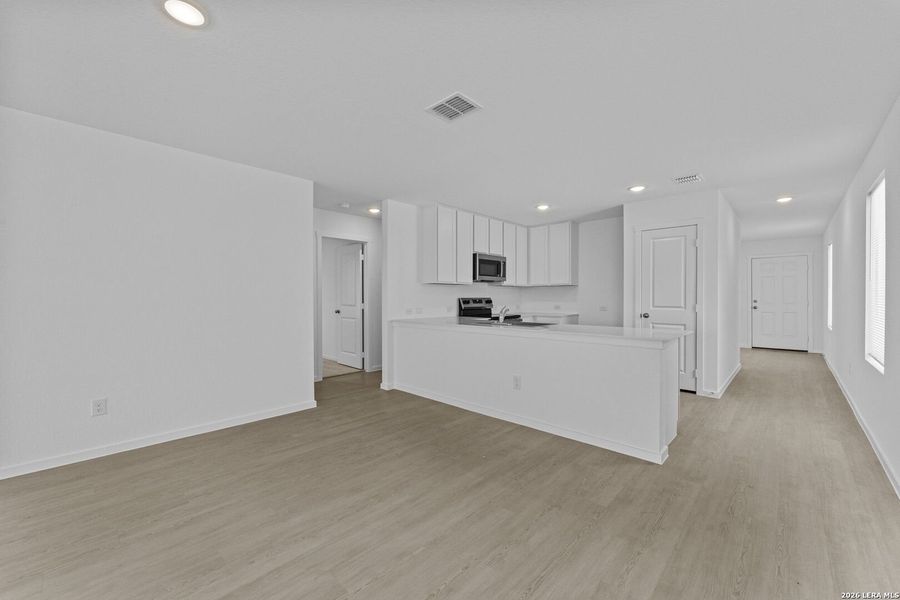 Spacious, unfurnished interior of a new home in Hidden Oasis, San Antonio (Image 16). Spacious, unfurnished interior of a new home in Hidden Oasis, San Antonio (Image 16).