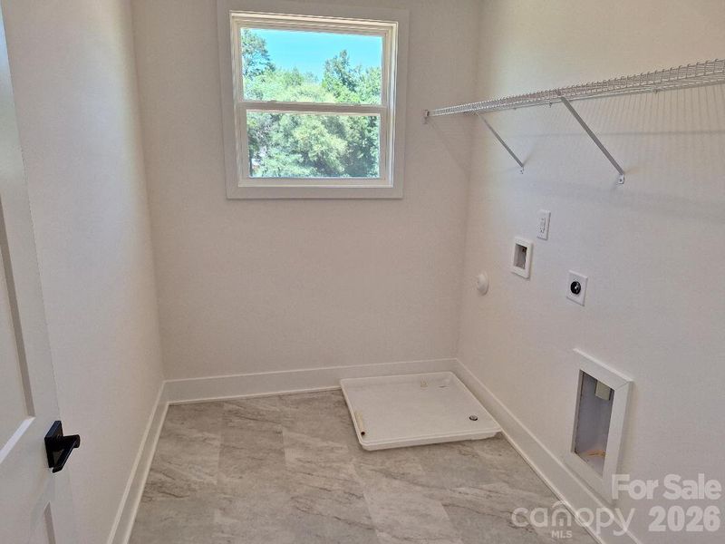 Spacious, unfurnished interior of a new home in Cardiff Glyn, Catawba (Image 23).