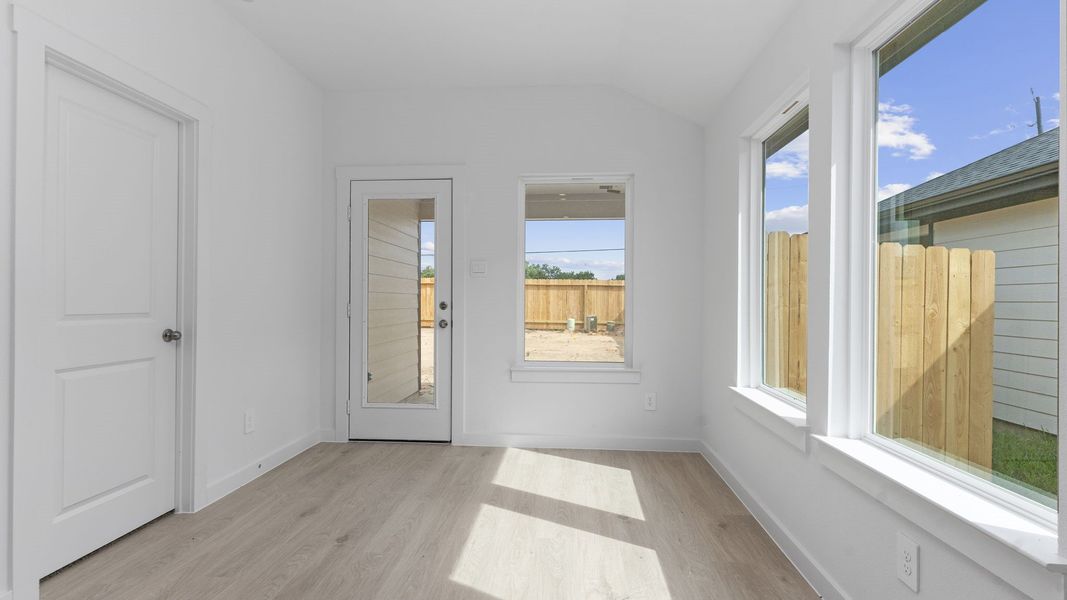 Spacious, unfurnished interior of a new home in Sorrento, Richmond (Image 16).