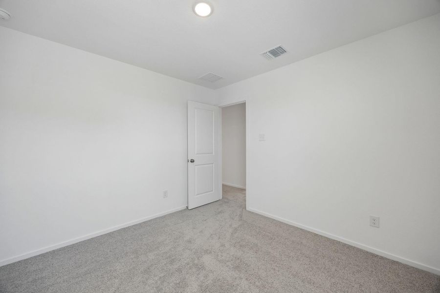 Spacious, unfurnished interior of a new home in Stokesbury, Waller (Image 24).