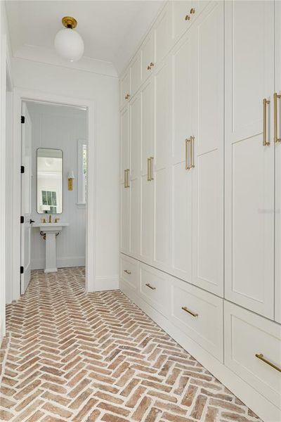 Spacious, unfurnished interior of a new home in , St. Petersburg (Image 44).