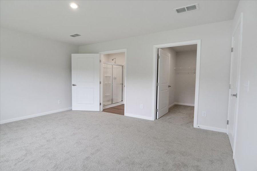 Spacious, unfurnished interior of a new home in Wren Woods 2-Story, Gray Court (Image 21).