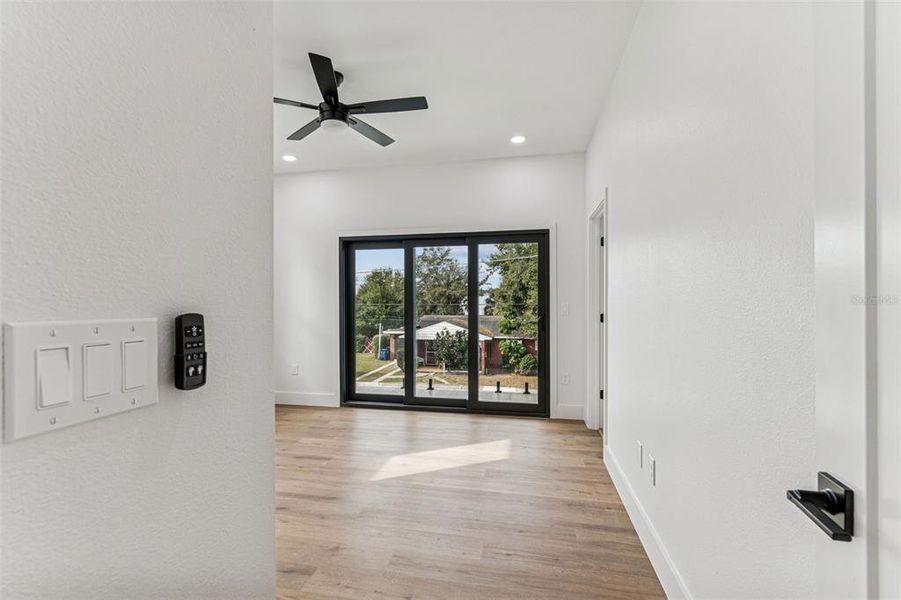 Spacious, unfurnished interior of a new home in , Tampa (Image 37).