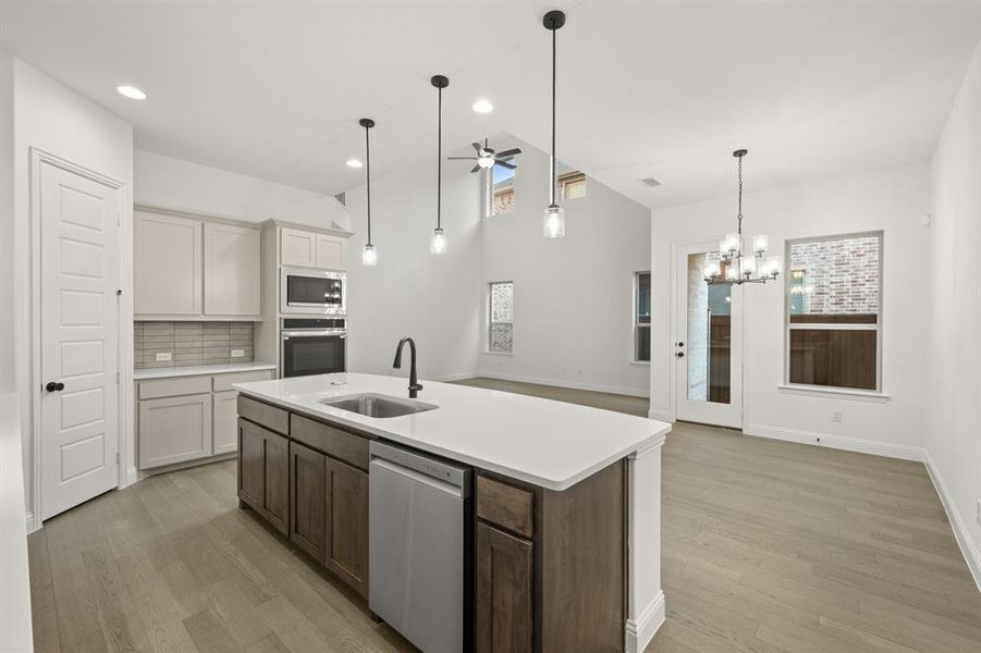 2713 Chambray- Kitchen-4 2713 Chambray- Kitchen-4