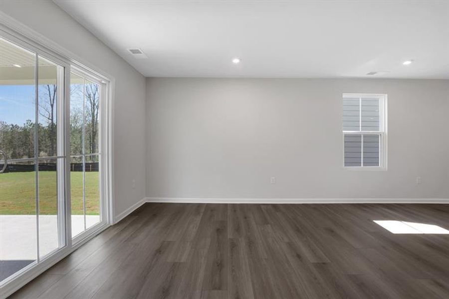 Spacious, unfurnished interior of a new home in Summertree, Stone Mountain (Image 24).