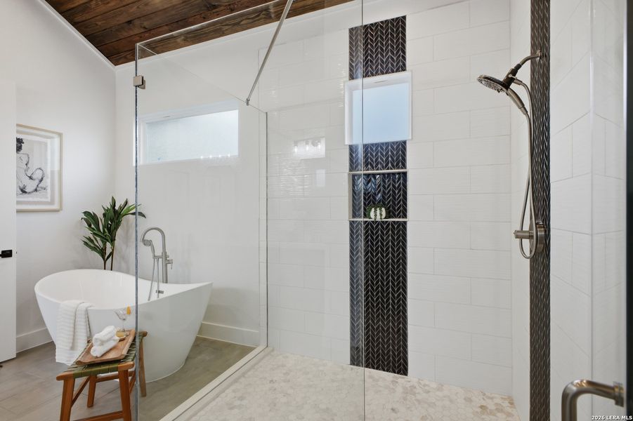 Furnished interior view inside a new home in , Blanco (Image 9).