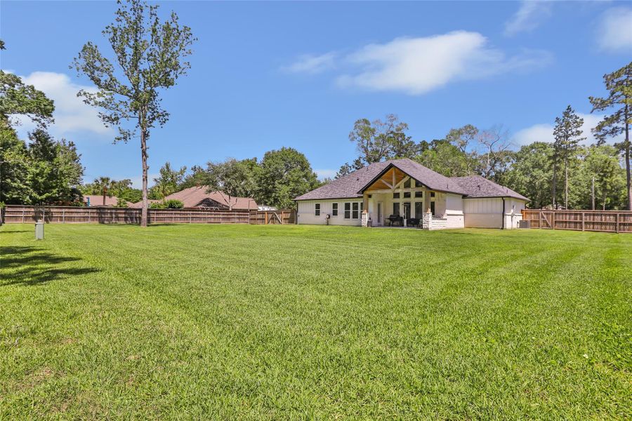 Large Backyard - Fully Fenced