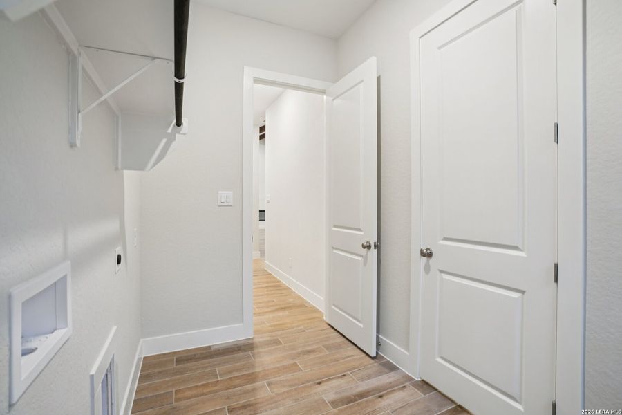 Spacious, unfurnished interior of a new home in Meyer Ranch, New Braunfels (Image 17).