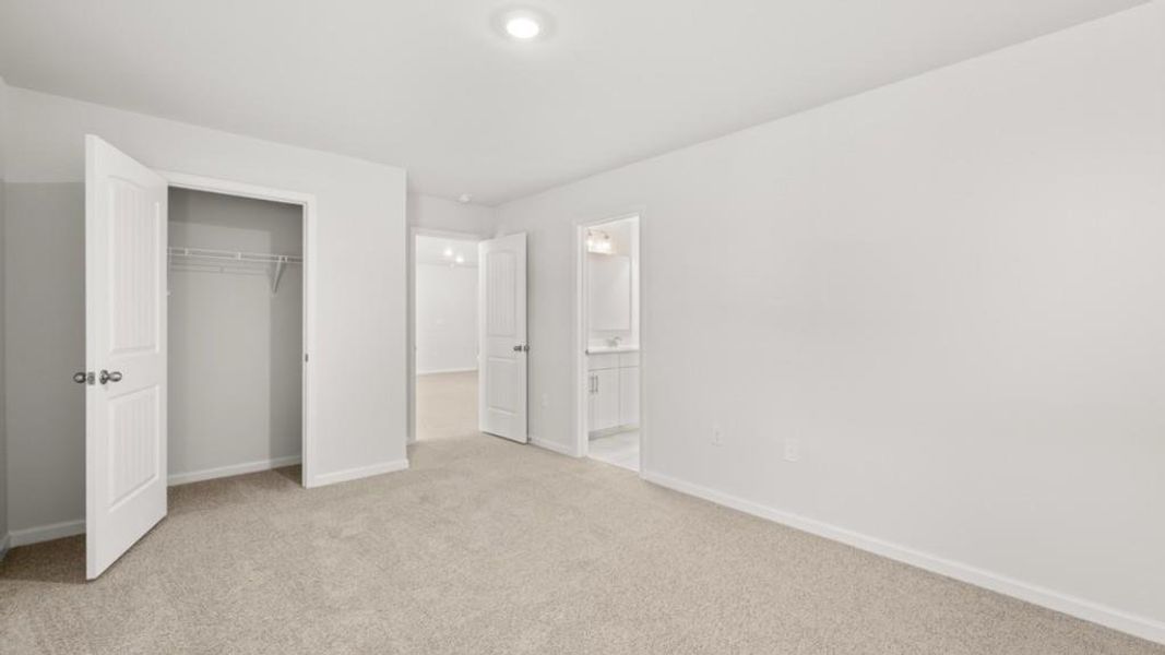 Spacious, unfurnished interior of a new home in Haven Abbey, Cumming (Image 28).