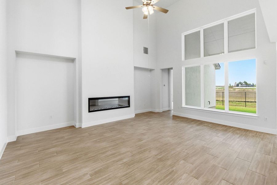 Spacious, unfurnished interior of a new home in The Colony, Bastrop (Image 19).