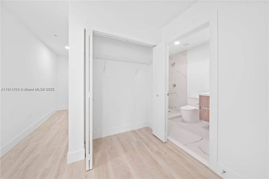 Spacious, unfurnished interior of a new home in , Miami (Image 22).