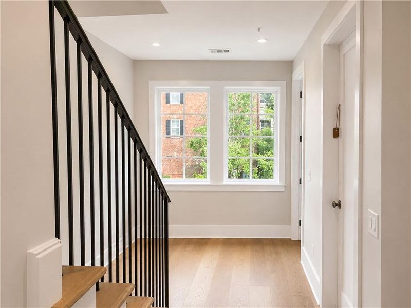 Spacious, unfurnished interior of a new home in , Atlanta (Image 19).