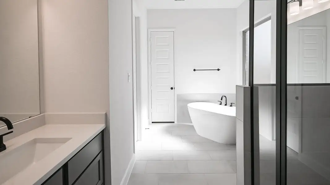 Furnished interior view inside a new home in 6 Creeks 50', Kyle (Image 9).