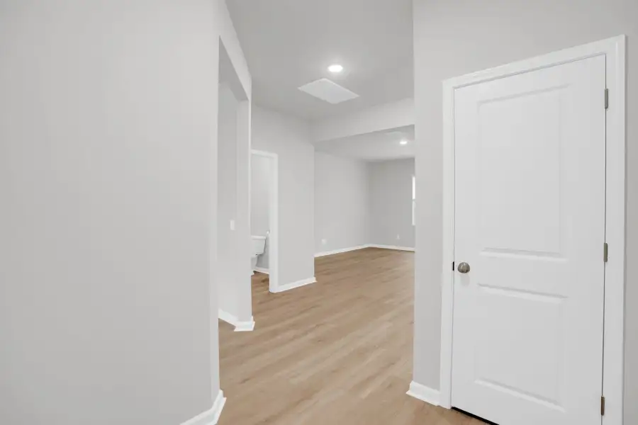 Spacious, unfurnished interior of a new home in Bradford Pointe, Summerville (Image 41).