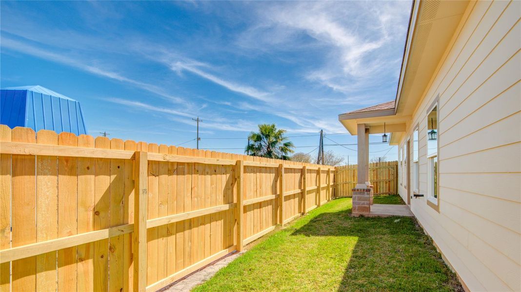 Exterior details and patio area of a home in , Freeport (Image 18).