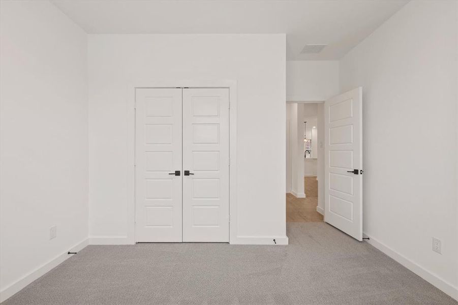 Spacious, unfurnished interior of a new home in Talon Hills, Saginaw (Image 25).