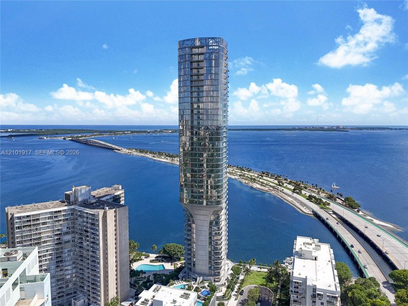 Condo located in Miami, FL showcasing its design and architecture (Image 15).