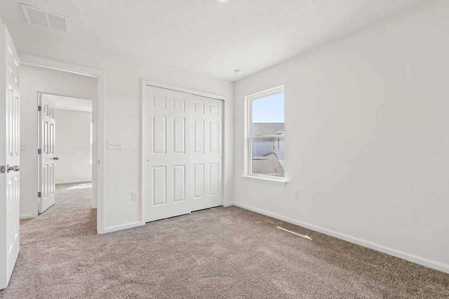 Spacious, unfurnished interior of a new home in Hawkes Meadow, Jacksonville (Image 28).