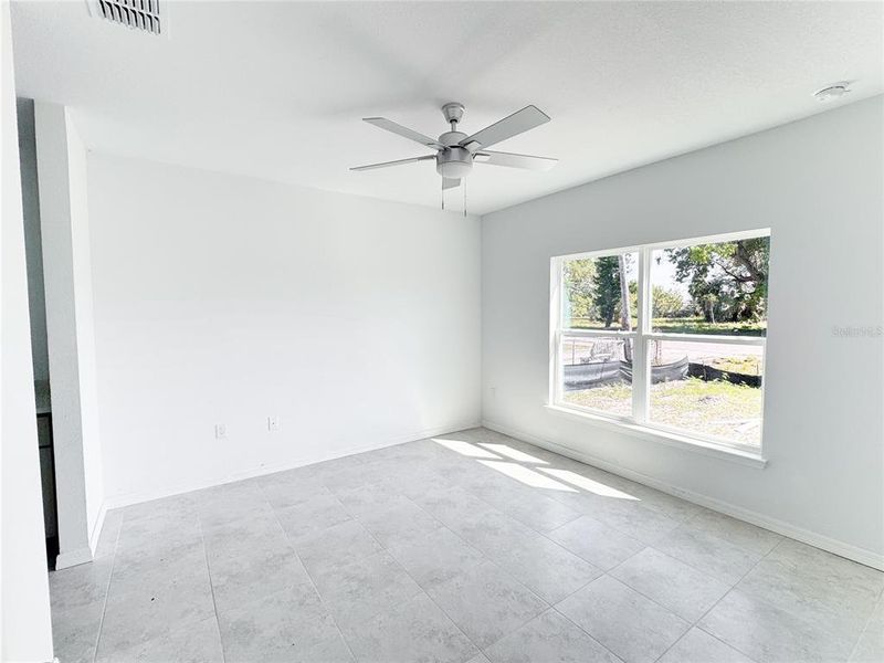 Spacious, unfurnished interior of a new home in , Fort Myers (Image 3).