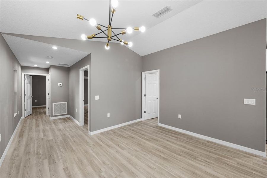 Spacious, unfurnished interior of a new home in , Sarasota (Image 27).