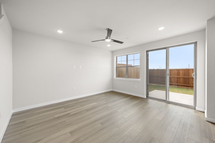Spacious, unfurnished interior of a new home in Wildridge, Oak Point (Image 18).