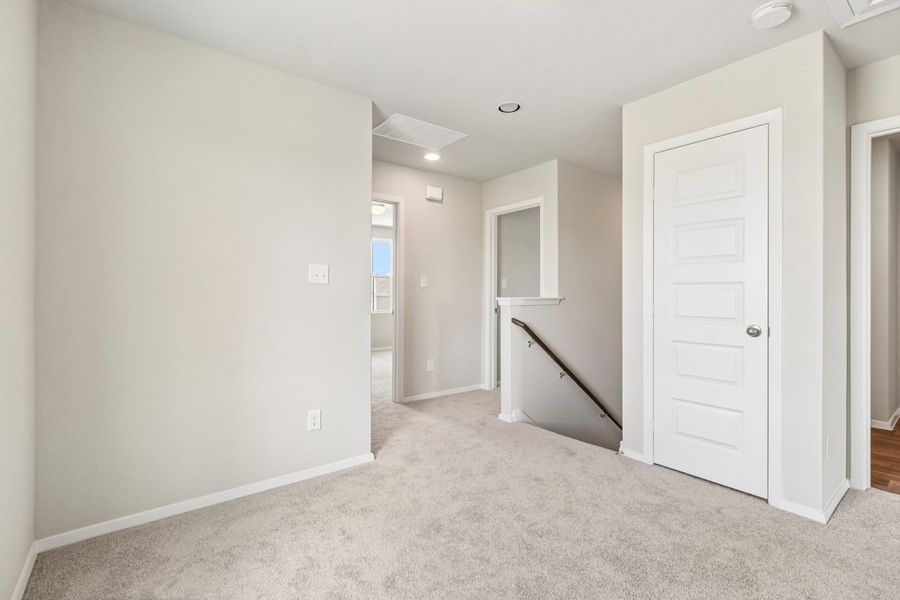 Spacious, unfurnished interior of a new home in Edgebrooke, Pflugerville (Image 19).