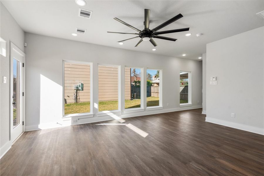 Spacious, unfurnished interior of a new home in , Houston (Image 33).