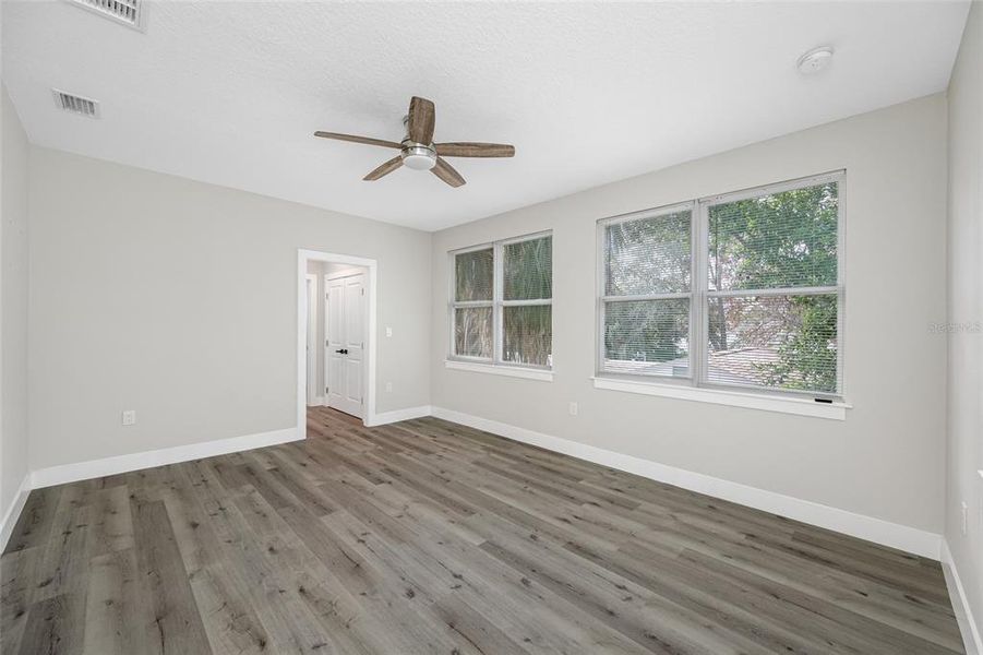 Spacious, unfurnished interior of a new home in , St. Petersburg (Image 19).