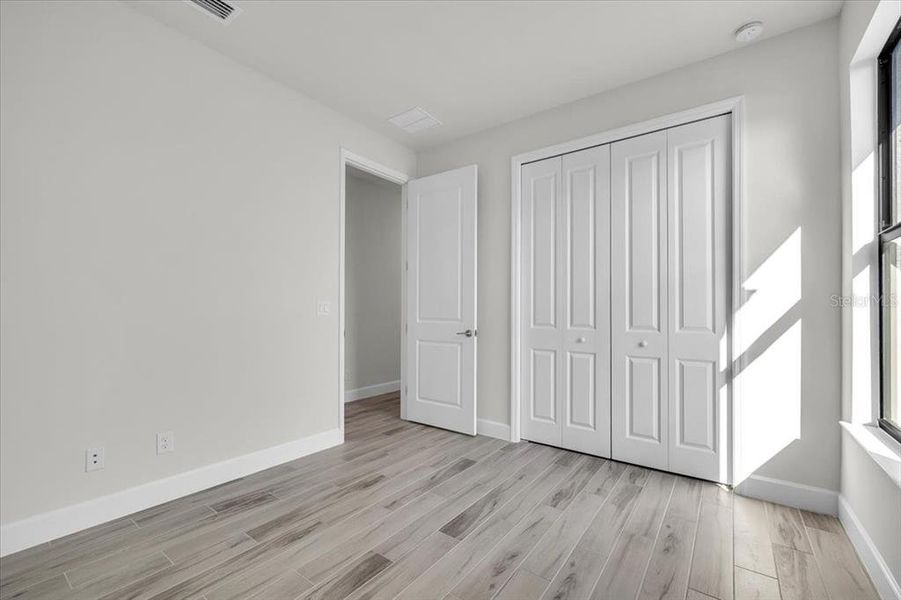 Spacious, unfurnished interior of a new home in , Cape Coral (Image 34).