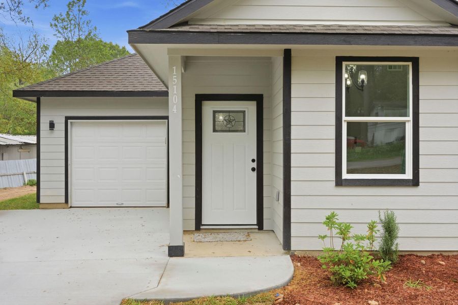 Exterior details and patio area of a home in , Willis (Image 3).