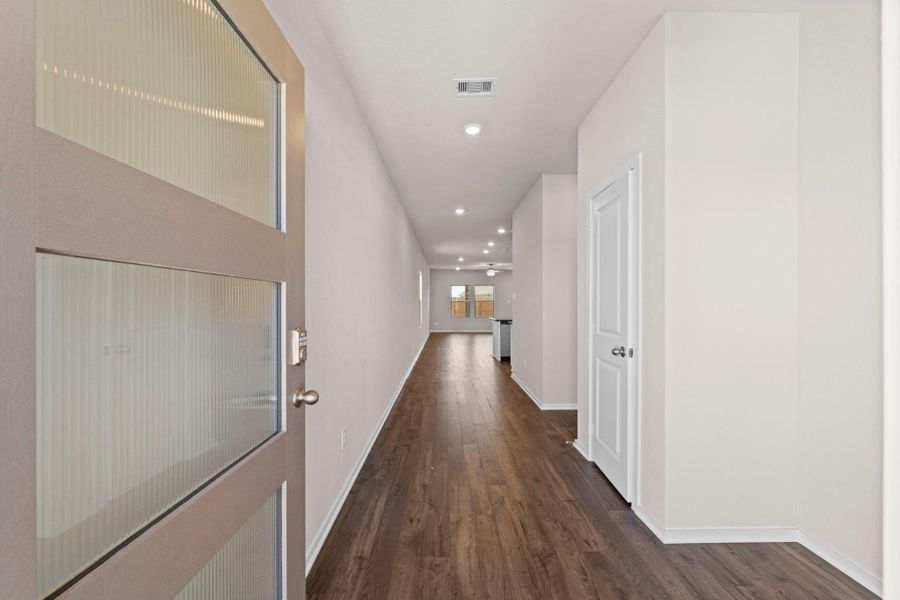 Spacious, unfurnished interior of a new home in Creekhaven, Rosharon (Image 18). Spacious, unfurnished interior of a new home in Creekhaven, Rosharon (Image 18).