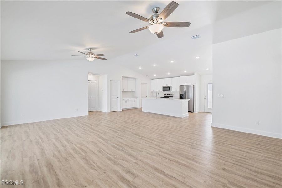 Spacious, unfurnished interior of a new home in Cape Coral, Cape Coral (Image 23).