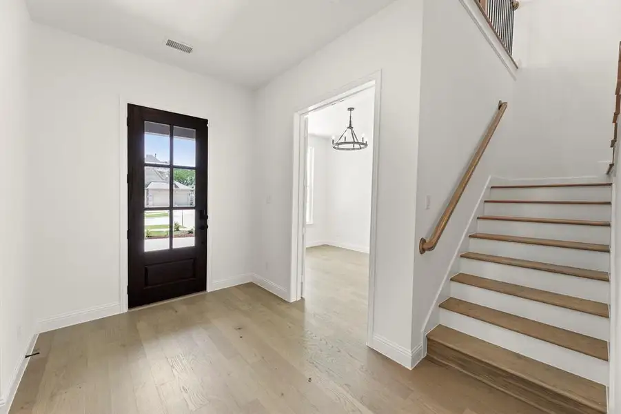 03. 3216 Patterson Court - Entry