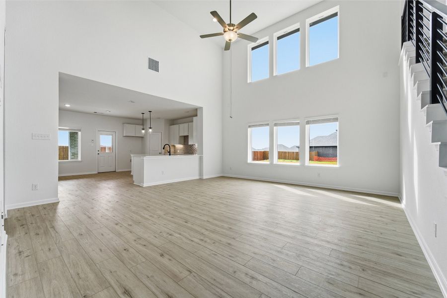 Spacious, unfurnished interior of a new home in Saddlebrook Estates, Waxahachie (Image 21). Spacious, unfurnished interior of a new home in Saddlebrook Estates, Waxahachie (Image 21).