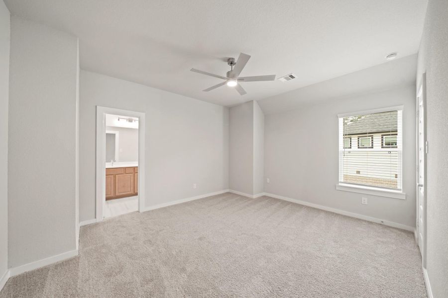 Spacious, unfurnished interior of a new home in Barton Creek Ranch, Conroe (Image 15). Spacious, unfurnished interior of a new home in Barton Creek Ranch, Conroe (Image 15).