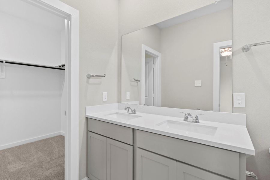 Furnished interior view inside a new home in Laurel Landing 40', Alvin (Image 9).