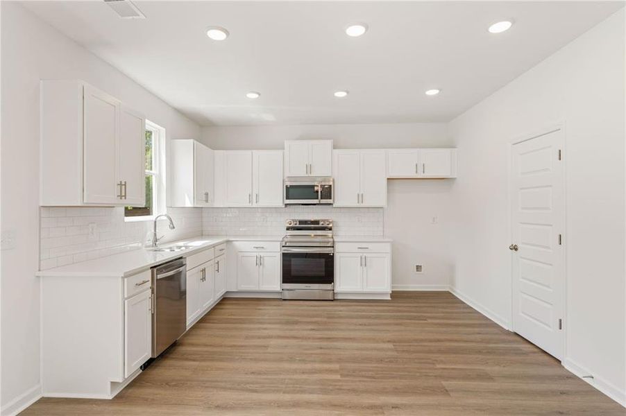 Furnished interior view inside a new home in Oakhill Estates, Adairsville (Image 7).