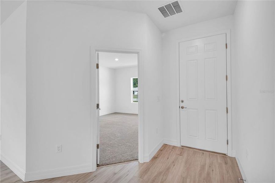 Spacious, unfurnished interior of a new home in , Ocala (Image 31).