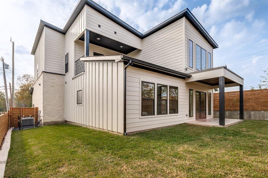 Exterior details and patio area of a home in , Dallas (Image 26).