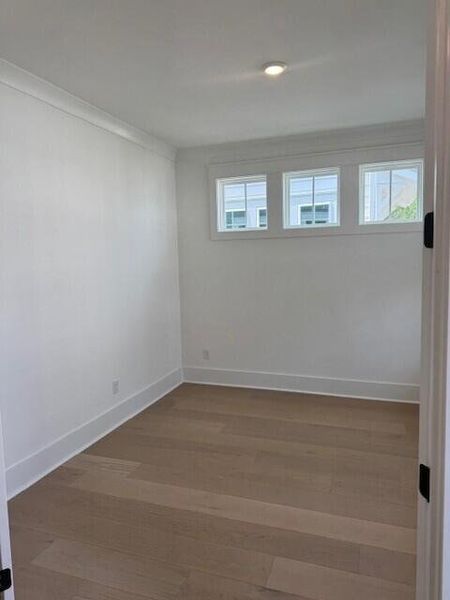 Spacious, unfurnished interior of a new home in Central Park, Charleston (Image 25).