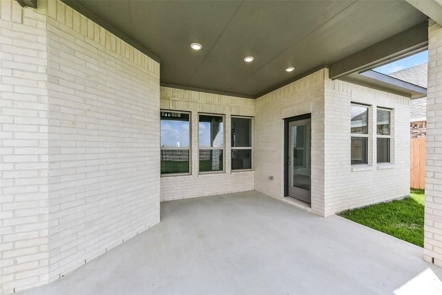 Exterior details and patio area of a home in River Ranch Meadows, Dayton (Image 4).