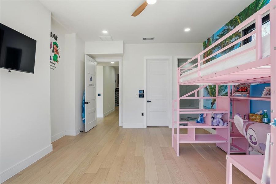 Image 92 of a home in .